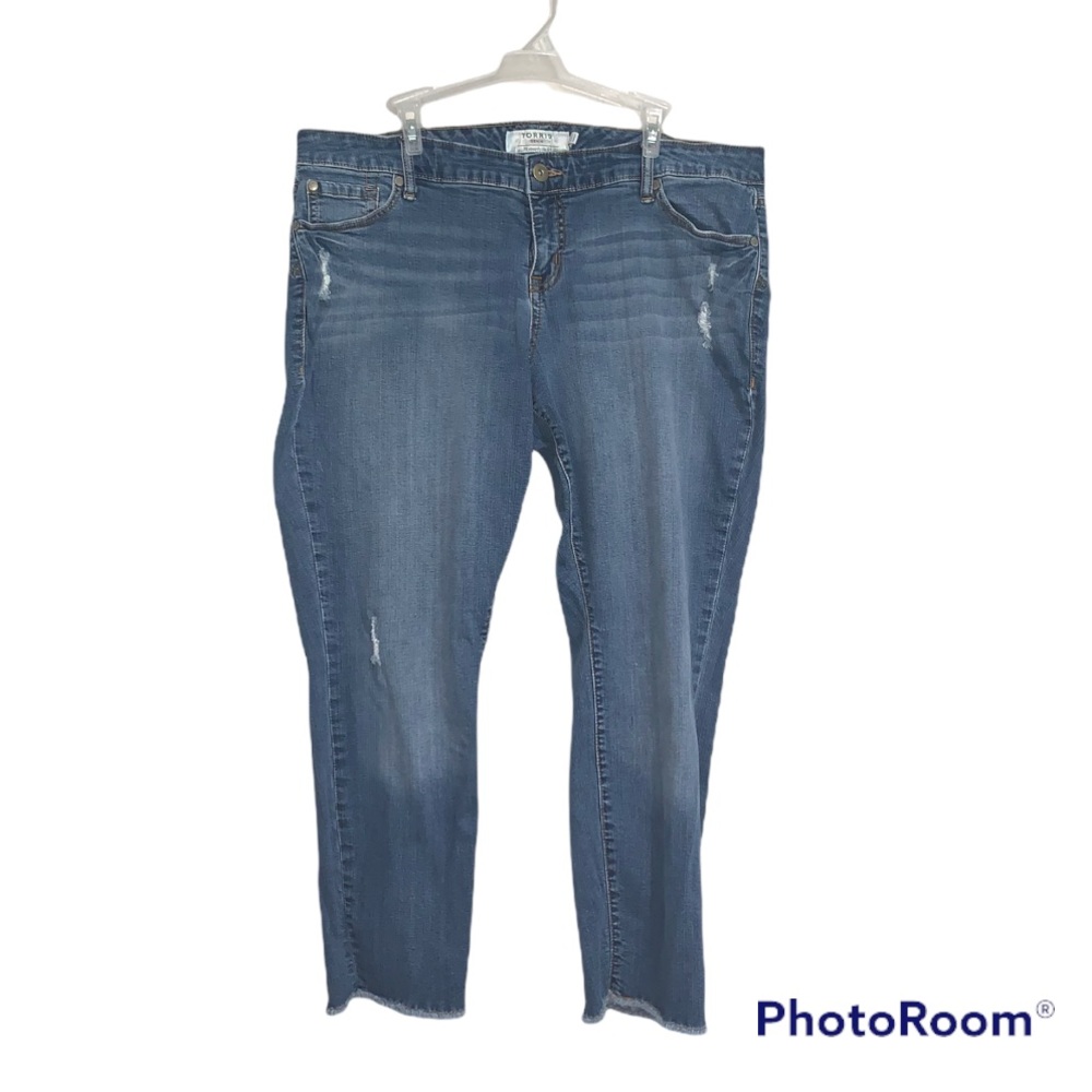 Torrid Boyfriend Straight Leg Fray Hem Jeans Size 16